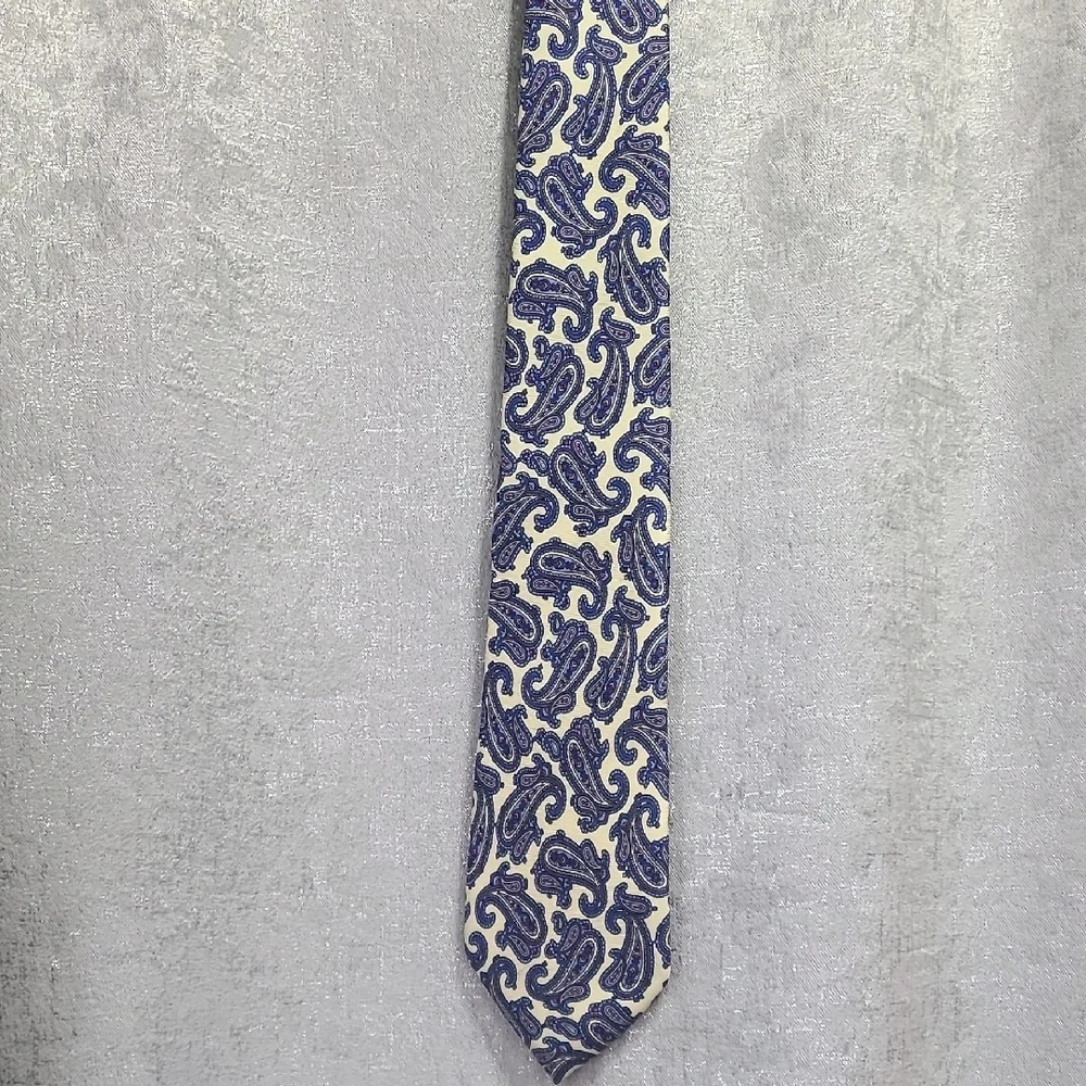 100% Silk MARC LEWIS Paisley Tie in‎ Navy and Cream Imported From ITALY